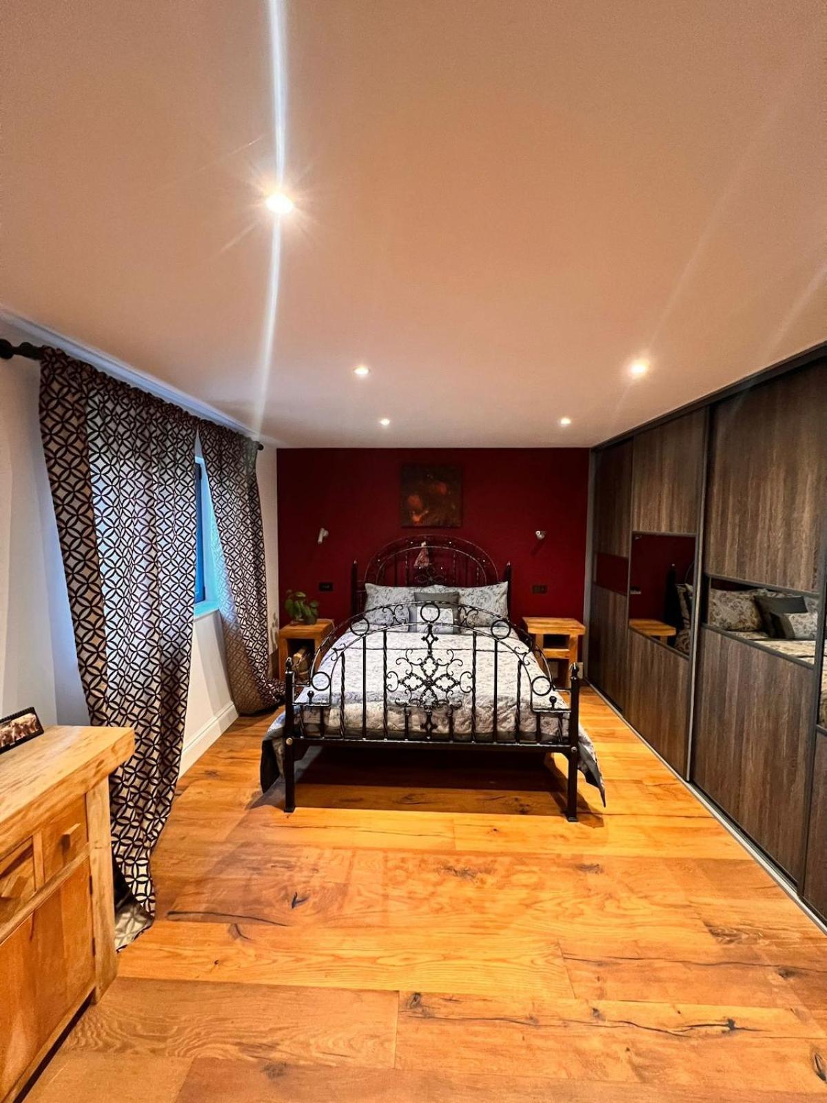 The Ridge - Luxury Designer With Hot Tub And Sauna, Bexley Borough Of Villa Londen
