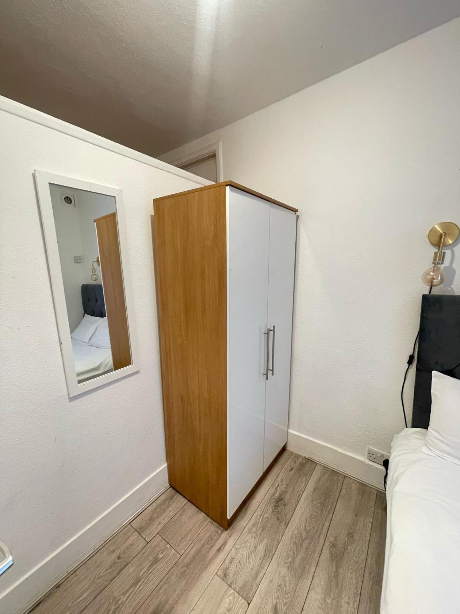 Apartment 2 Bedroom Flat Ground Floor London