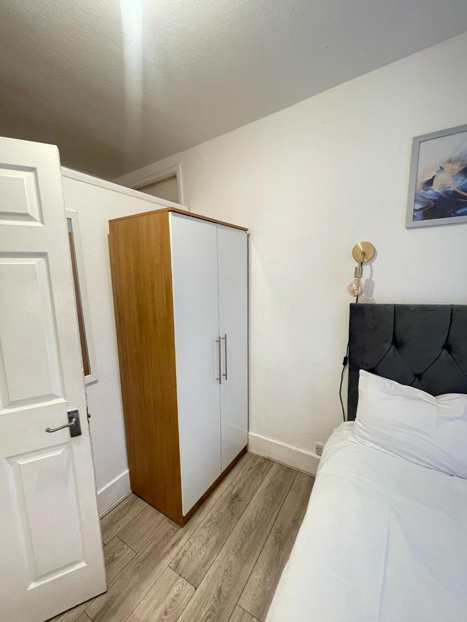 2 Bedroom Flat Ground Floor Apartment London
