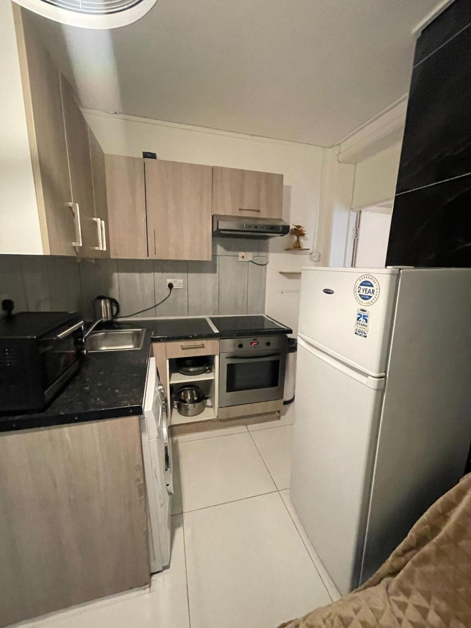 2 Bedroom Flat Ground Floor * London
