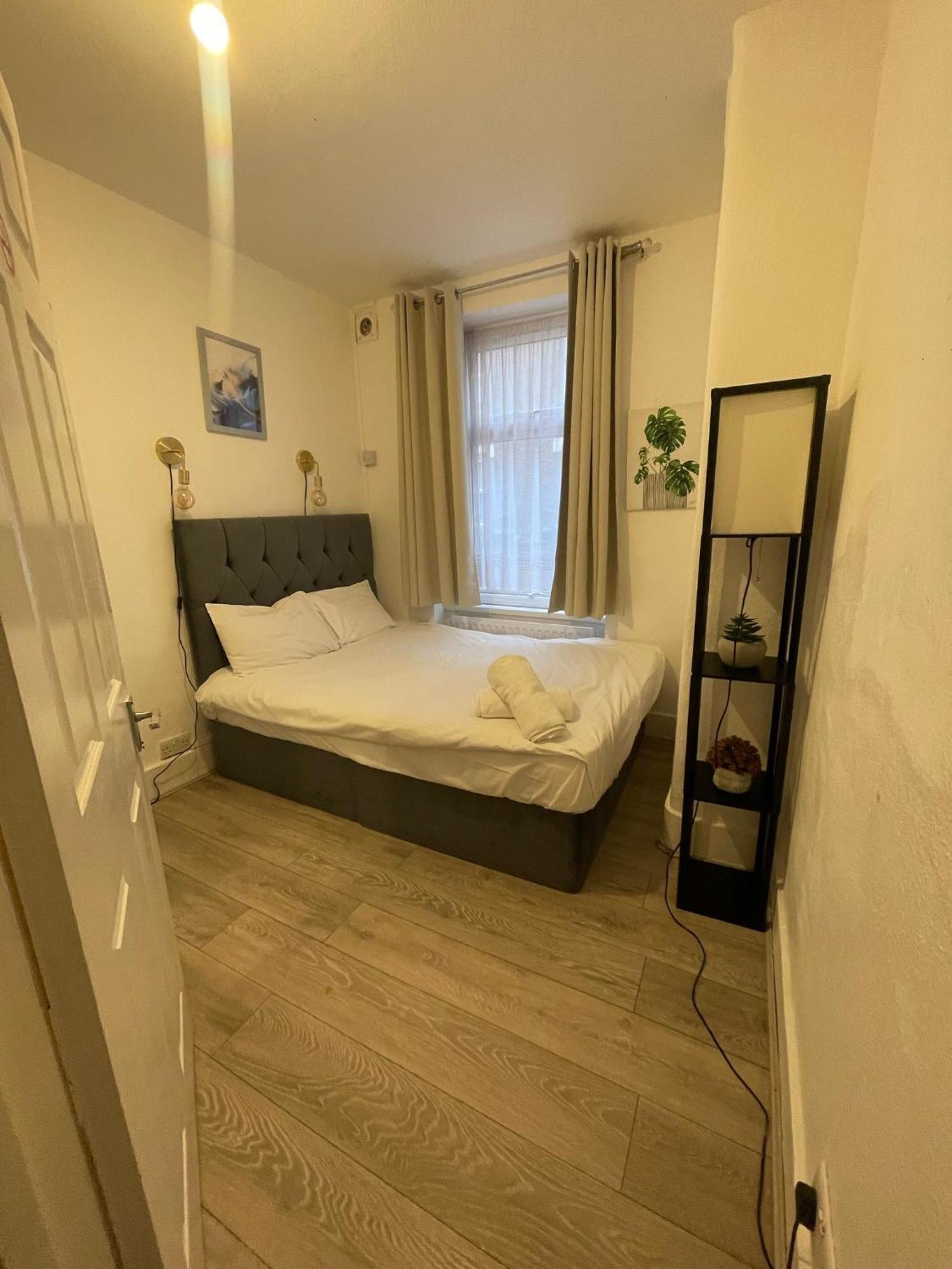 2 Bedroom Flat Ground Floor Apartment *