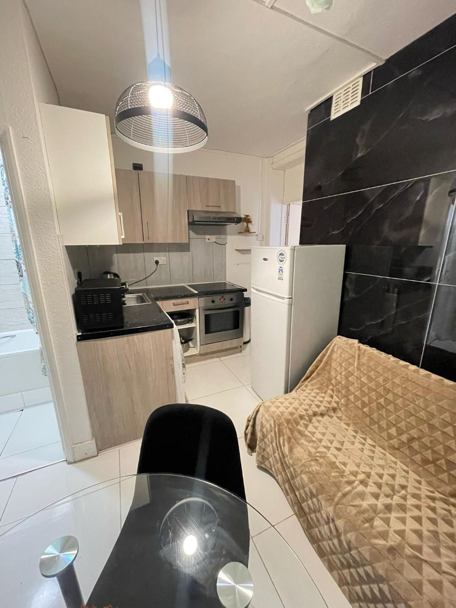 2 Bedroom Flat Ground Floor Apartment