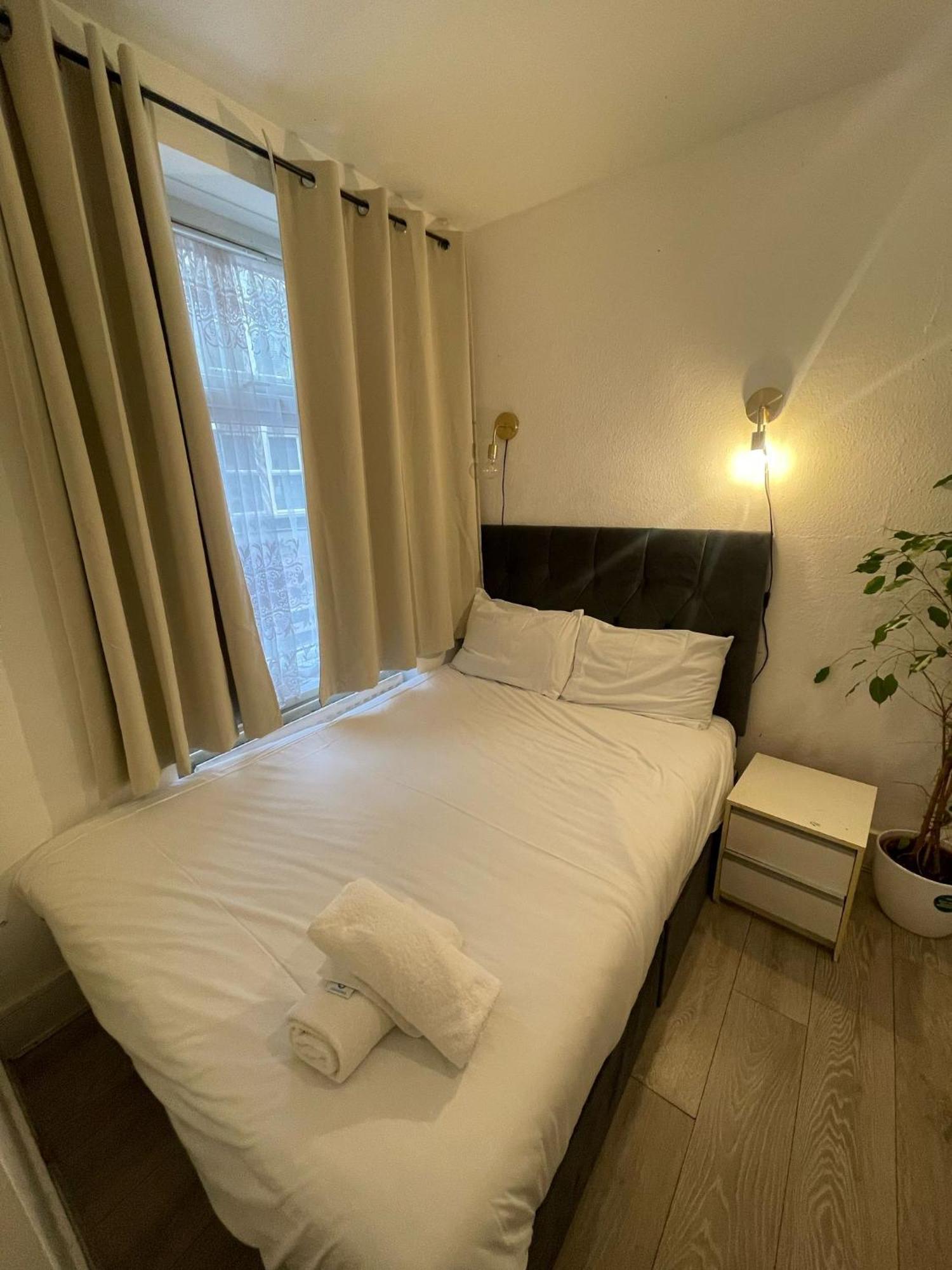 Apartment 2 Bedroom Flat Ground Floor London