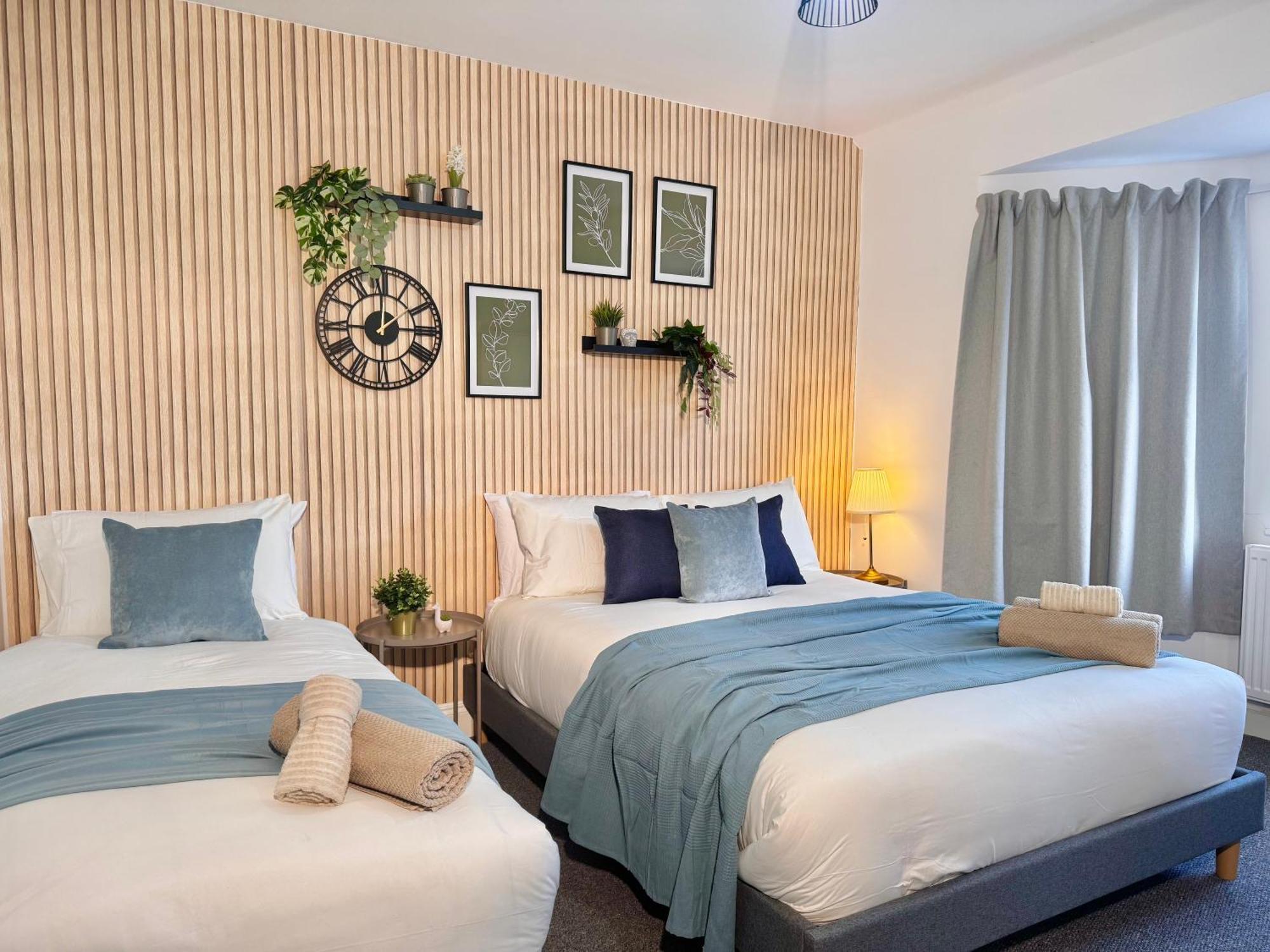 Convenient 2-bed 30min To Apartment