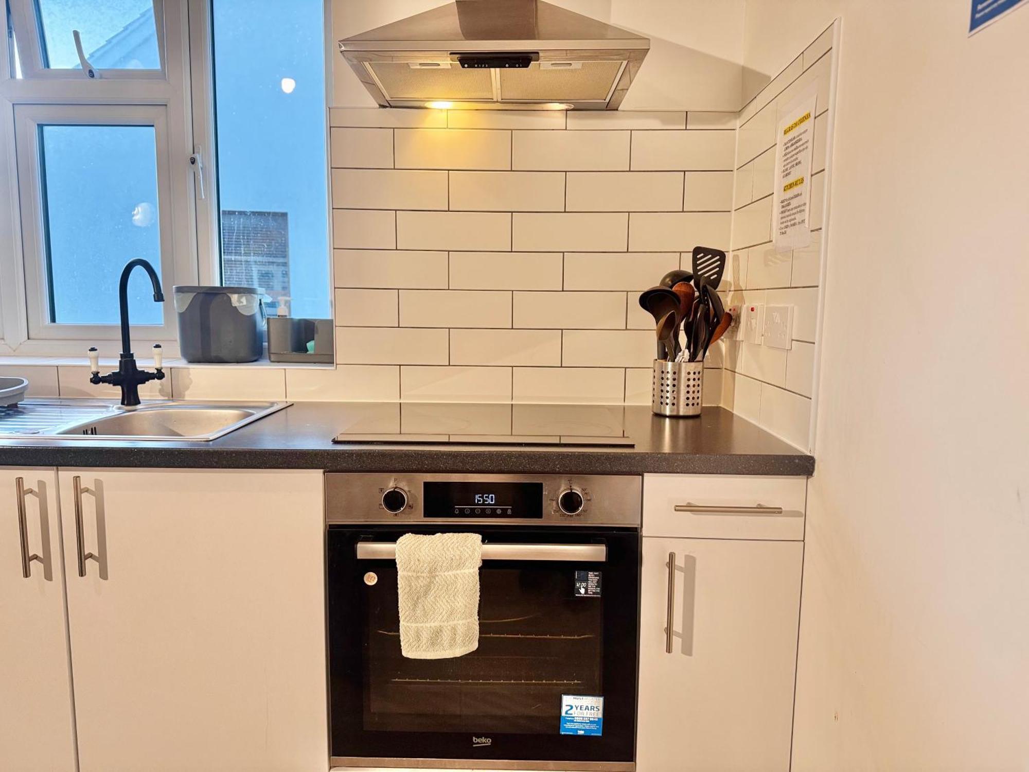 Apartment Convenient 2-bed 30min To
