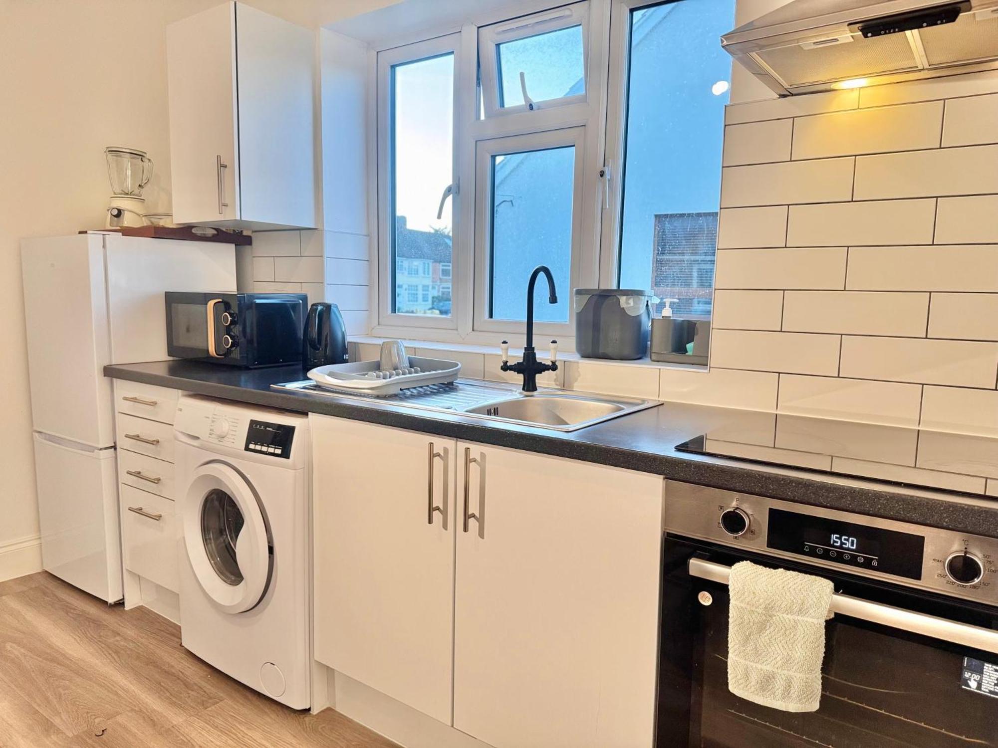 Convenient 2-bed 30min To Apartment London