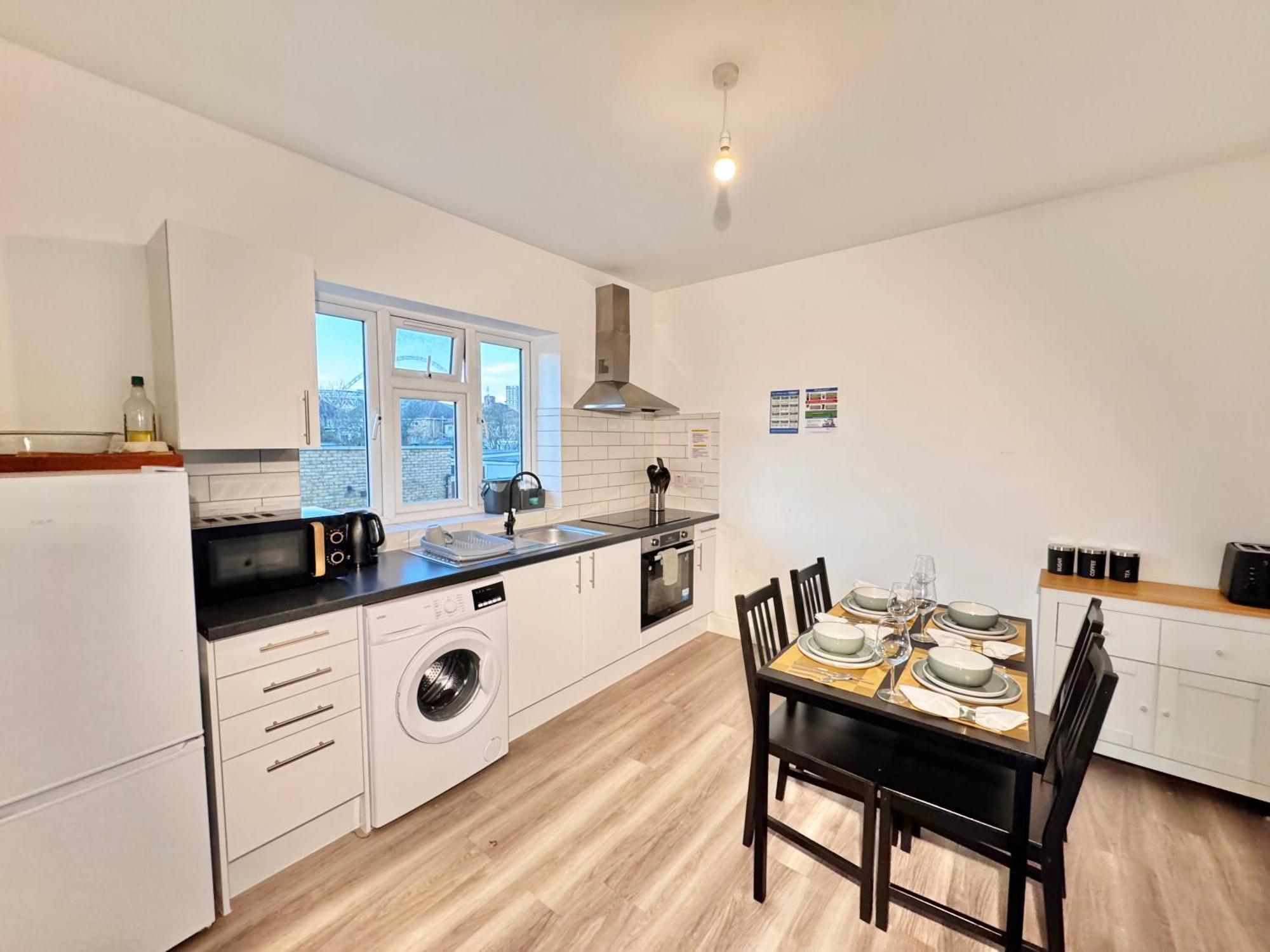 Convenient 2-bed 30min To London