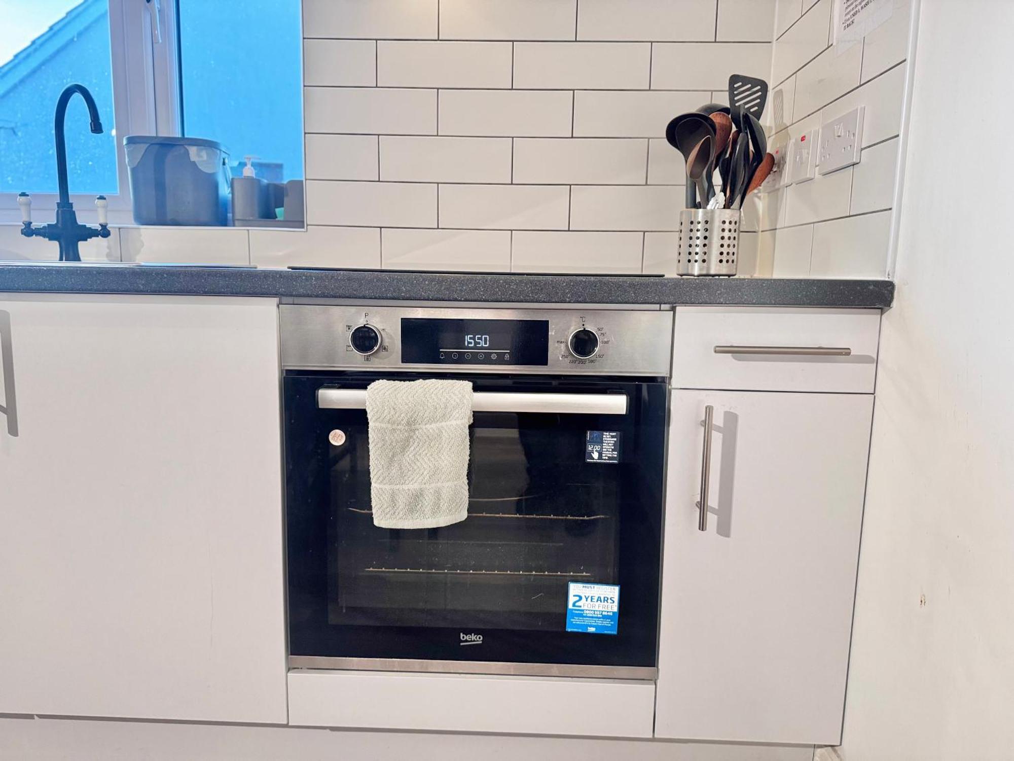 Convenient 2-bed 30min To * London