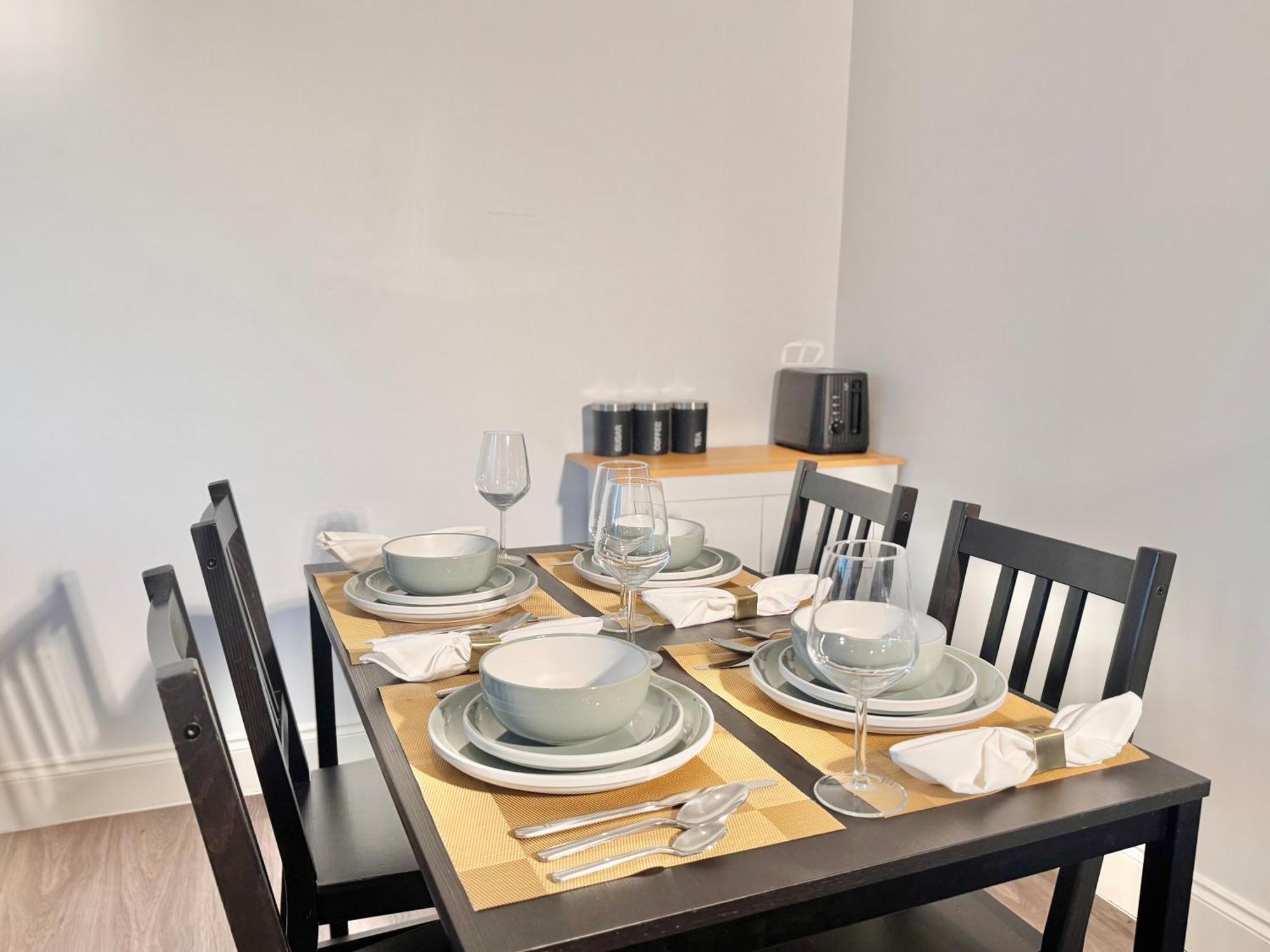 Apartment Convenient 2-bed 30min To