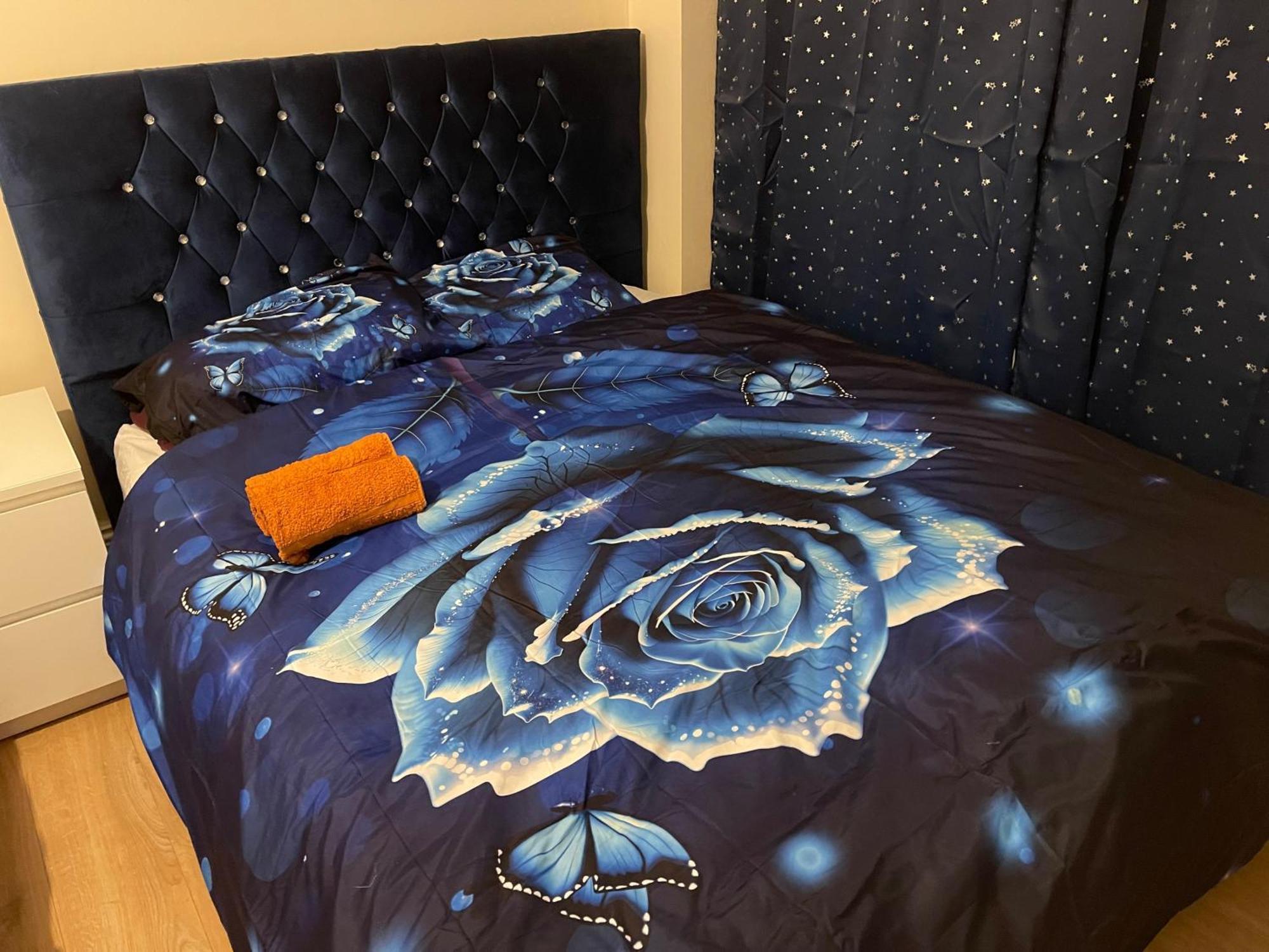4 Beds Sleeps 15 Near Lcy Airport & Excel London *