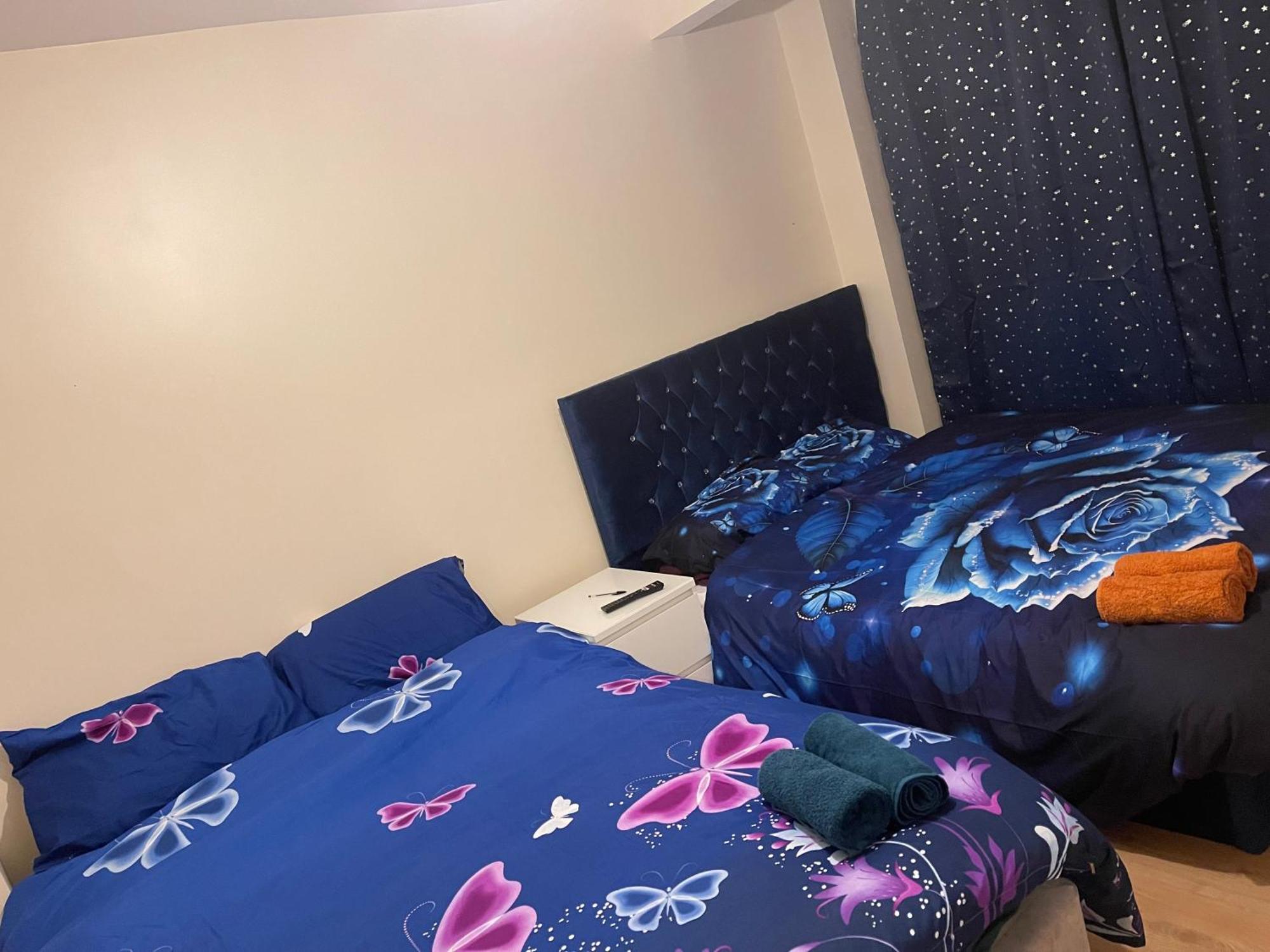 4 Beds Sleeps 15 Near Lcy Airport & Excel London *