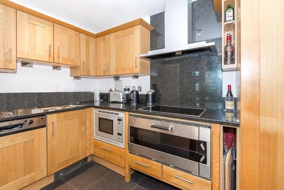 Luxury 2 Bedroom Flat In Chelsea Harbour, * Londen