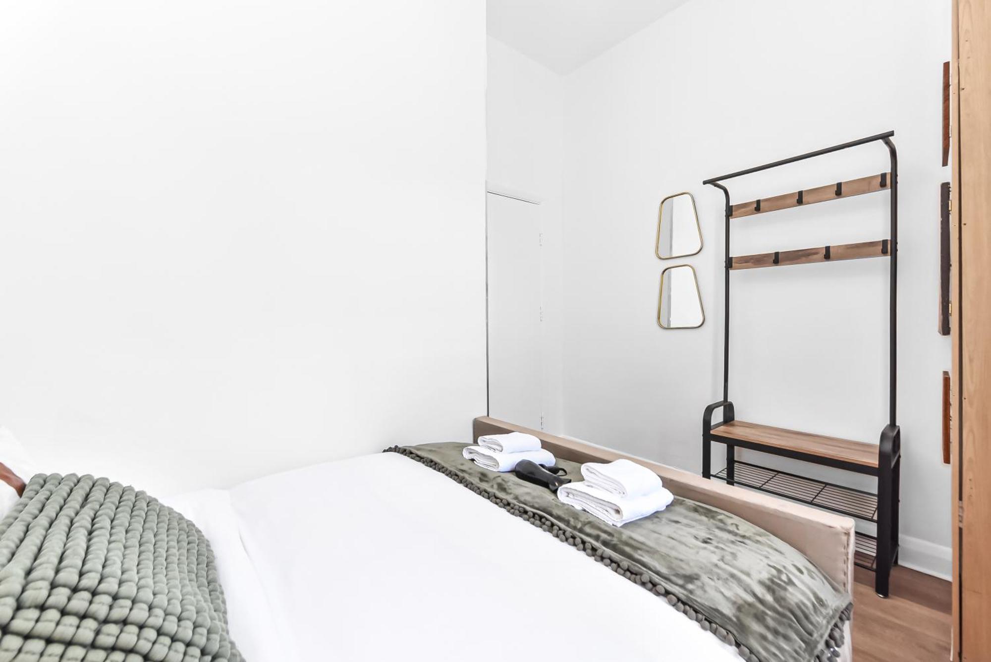 Prime Location In Camden 4 Mins To Kings Cross, 1 Mins To Euston * Londen