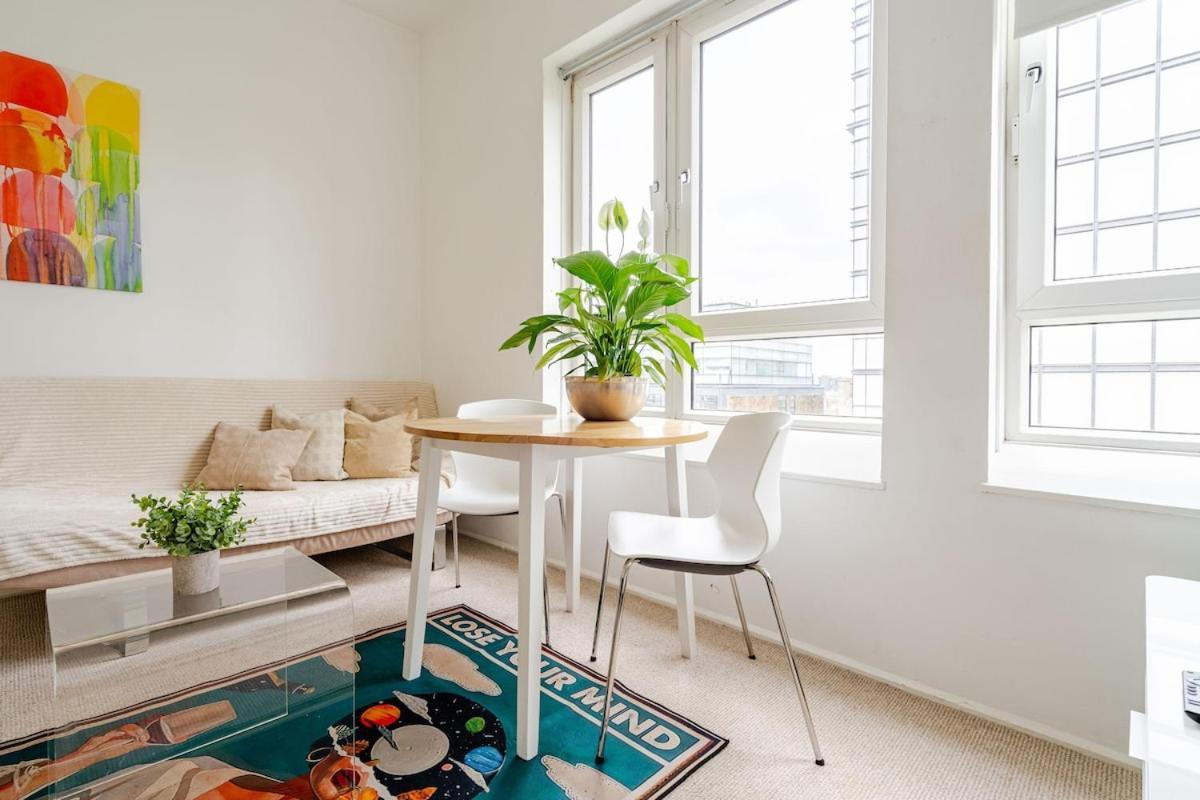 Apartment Skyline Loft Life In Old Street Up To 6 People! London