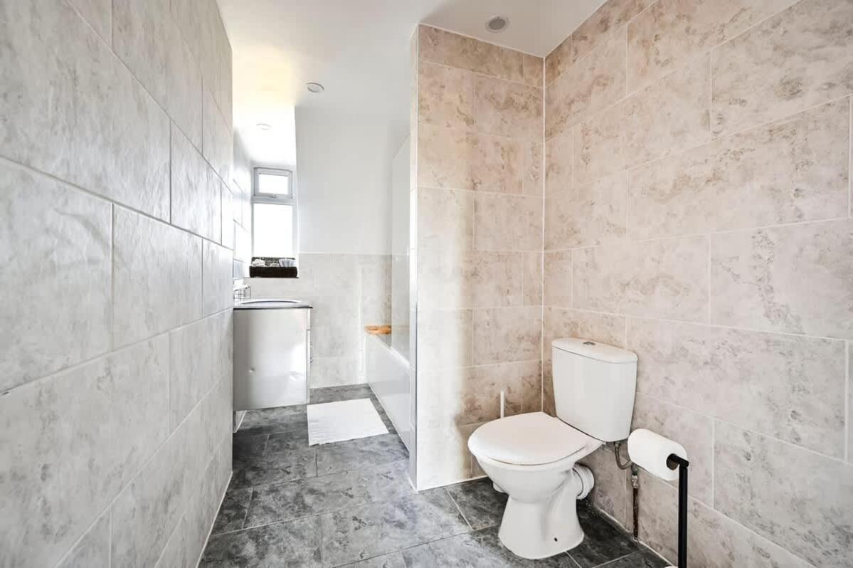 Spacious 2 Bed Duplex - Zone 1 - Workspace Apartment London
