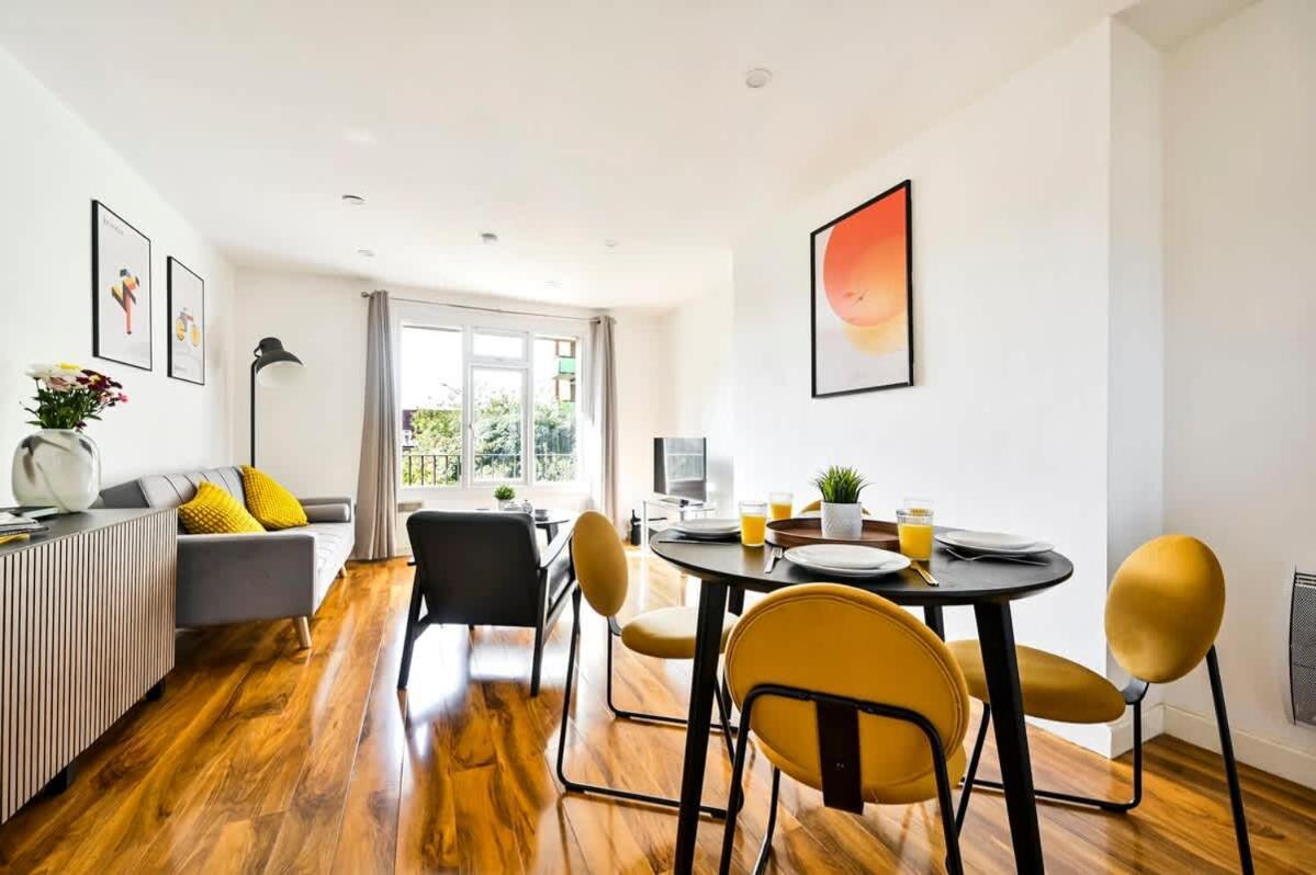 Spacious 2 Bed Duplex - Zone 1 - Workspace Apartment