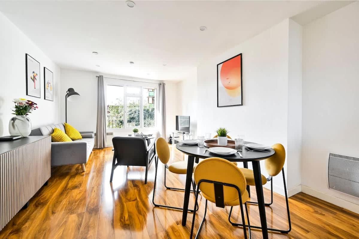 Spacious 2 Bed Duplex - Zone 1 - Workspace Apartment *
