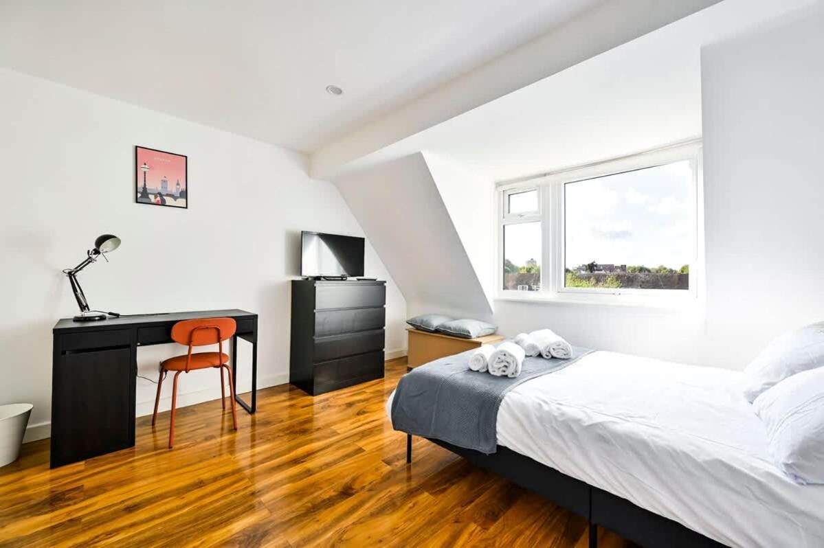 Spacious 2 Bed Duplex - Zone 1 - Workspace Apartment London