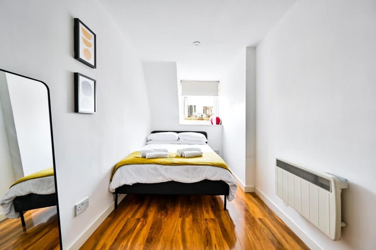 Spacious 2 Bed Duplex - Zone 1 - Workspace Apartment