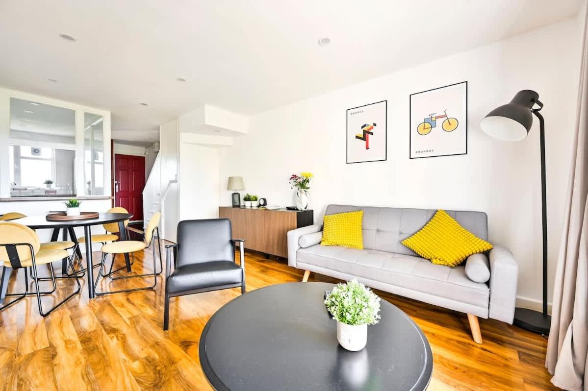 Spacious 2 Bed Duplex - Zone 1 - Workspace Apartment London