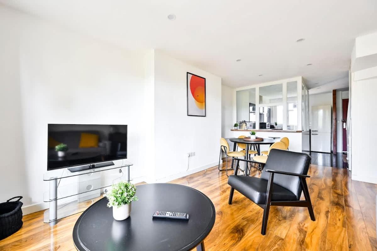 Apartment Spacious 2 Bed Duplex - Zone 1 - Workspace