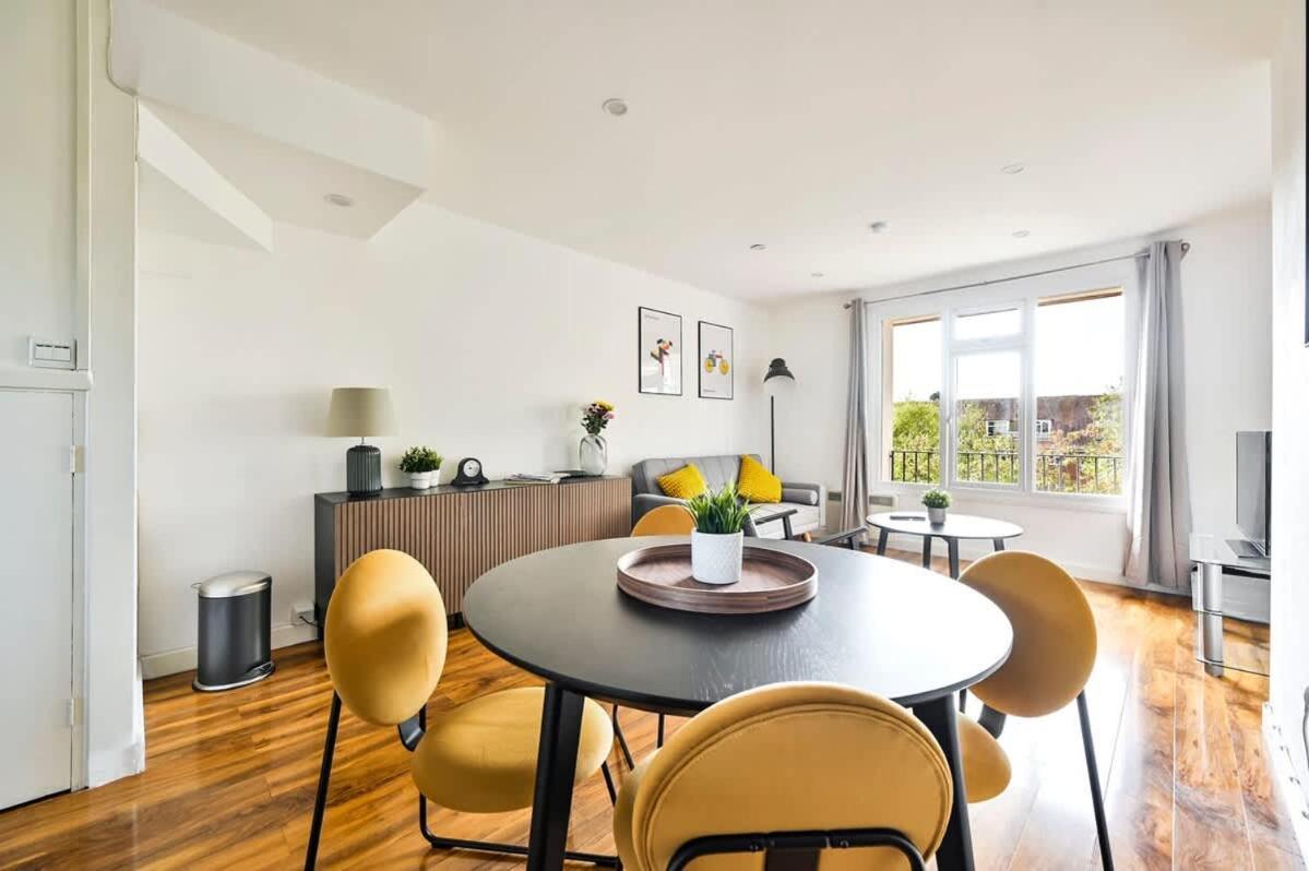 Spacious 2 Bed Duplex - Zone 1 - Workspace Apartment *