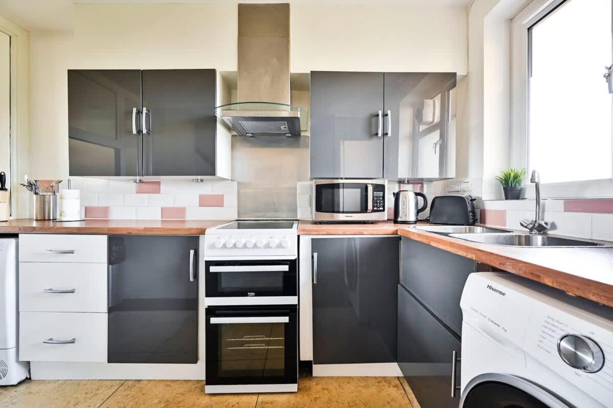 Apartment Spacious 2 Bed Duplex - Zone 1 - Workspace *