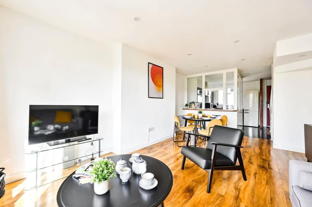 Spacious 2 Bed Duplex - Zone 1 - Workspace Apartment London