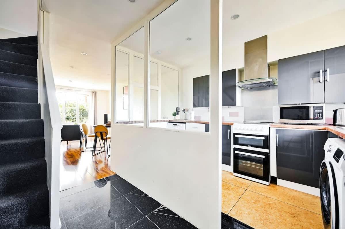 Spacious 2 Bed Duplex - Zone 1 - Workspace Apartment *
