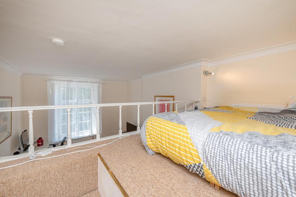 Two Double Mezzanine In Paddington Londen