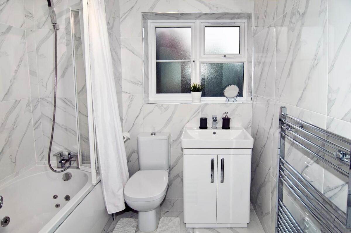 Apartment Luxurious Zone 2, One Stop Bridge!