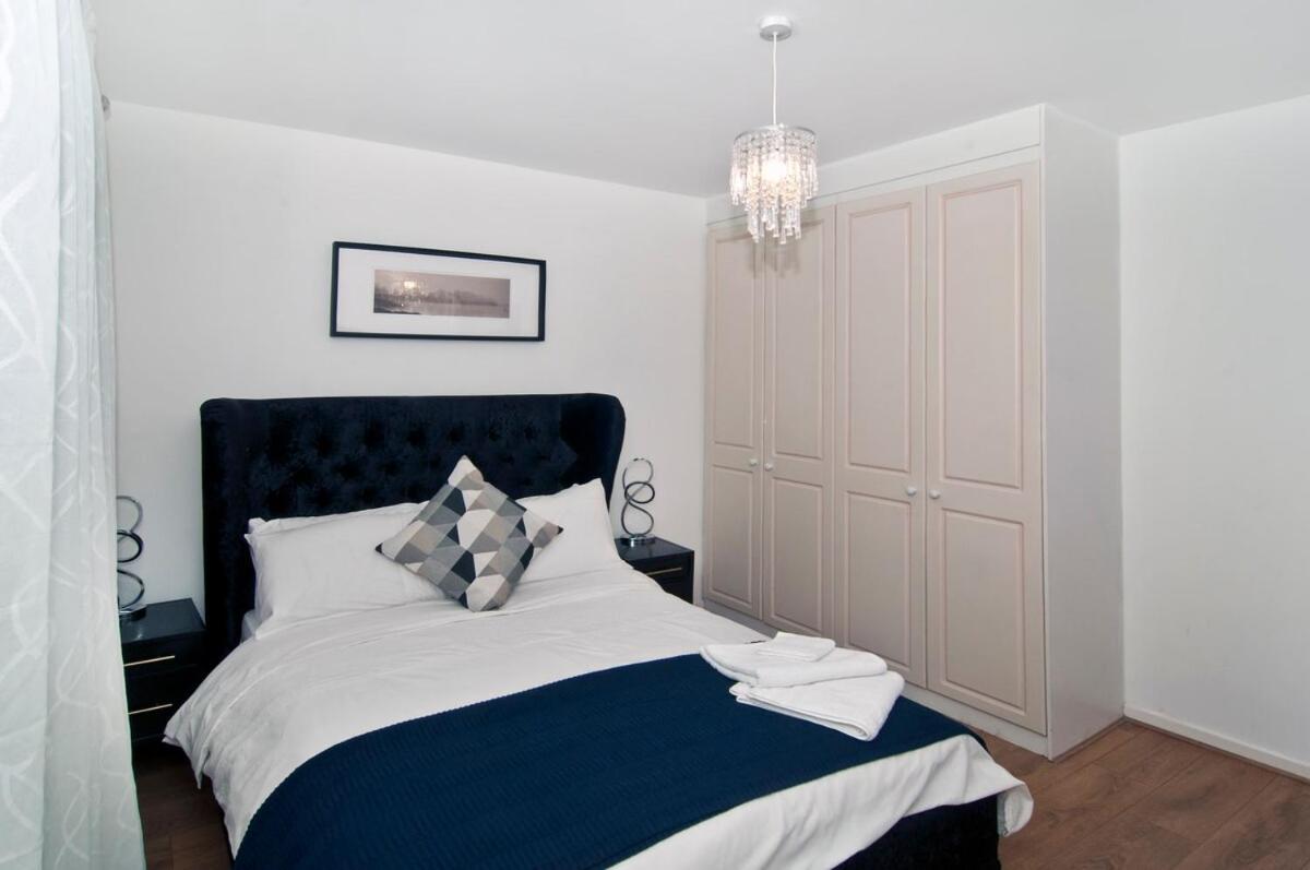 Luxurious Zone 2, One Stop Bridge! Apartamento Londres