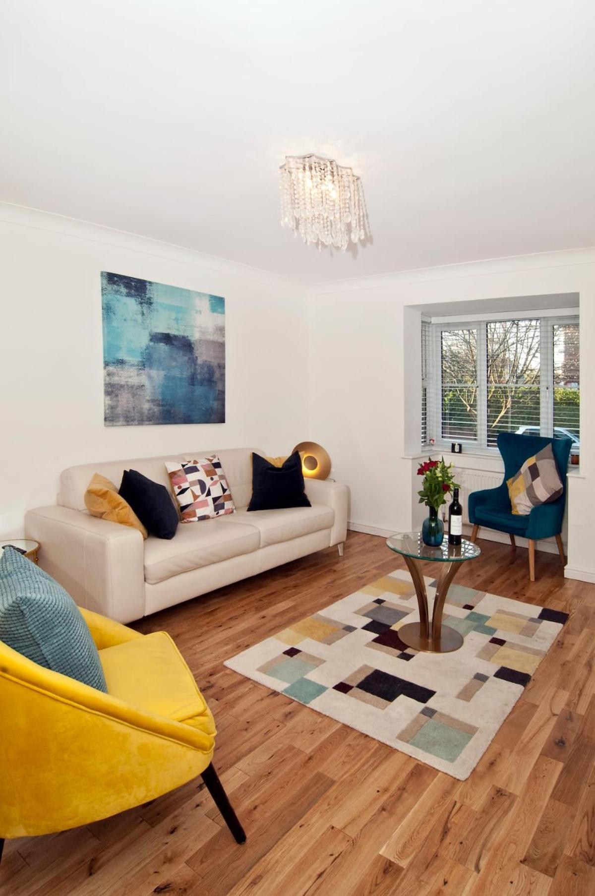 Luxurious Zone 2, One Stop Bridge! Apartment