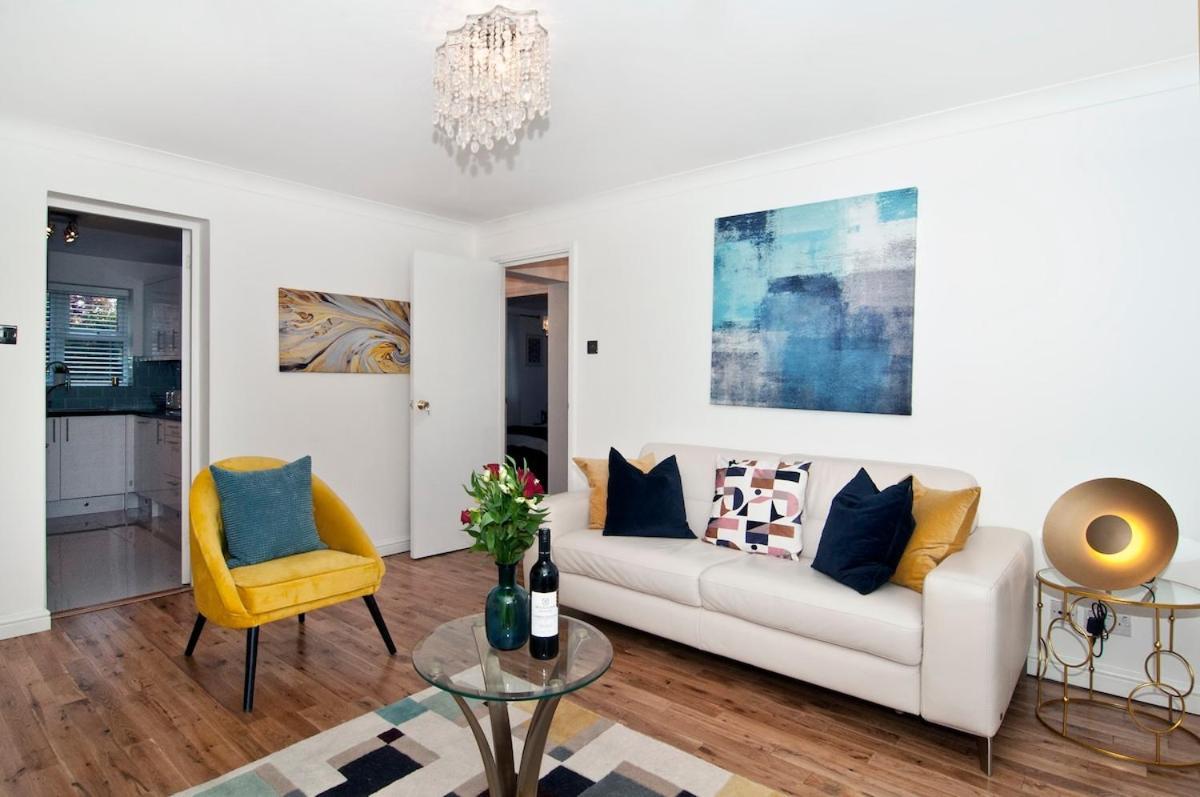 Luxurious Zone 2, One Stop Bridge! Apartment