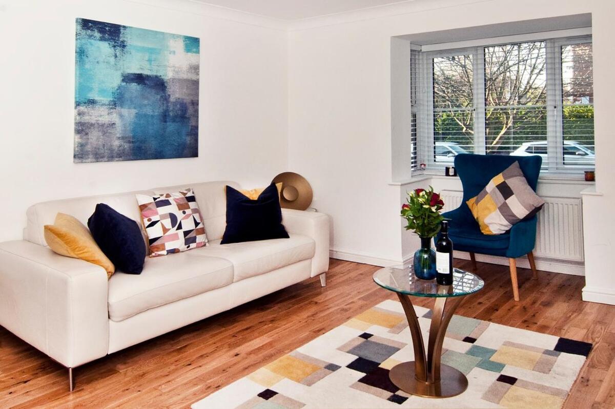 Luxurious Zone 2, One Stop Bridge! Apartment *
