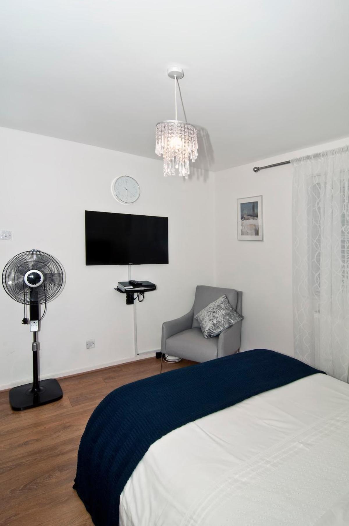 Luxurious Zone 2, One Stop Bridge! Apartment