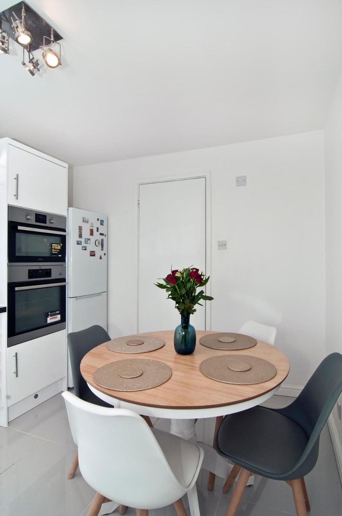 Luxurious Zone 2, One Stop Bridge! * London