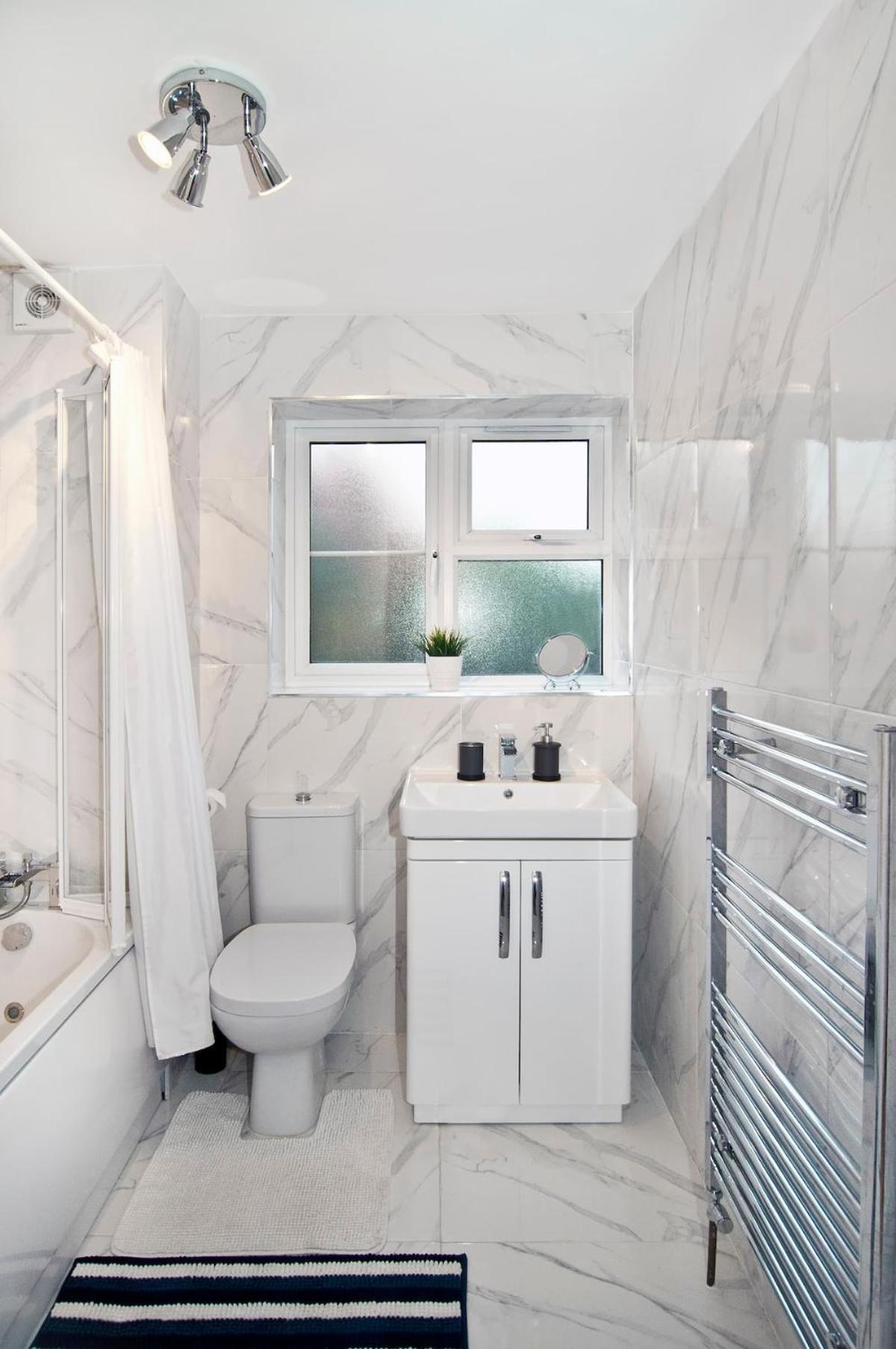Apartment Luxurious Zone 2, One Stop Bridge! *