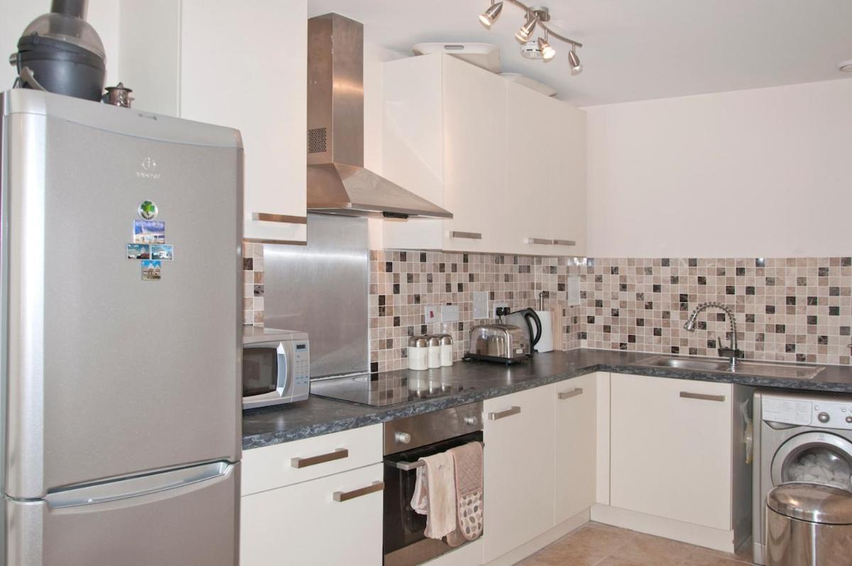 Great Location, Direct Links To Bridge! Apartment
