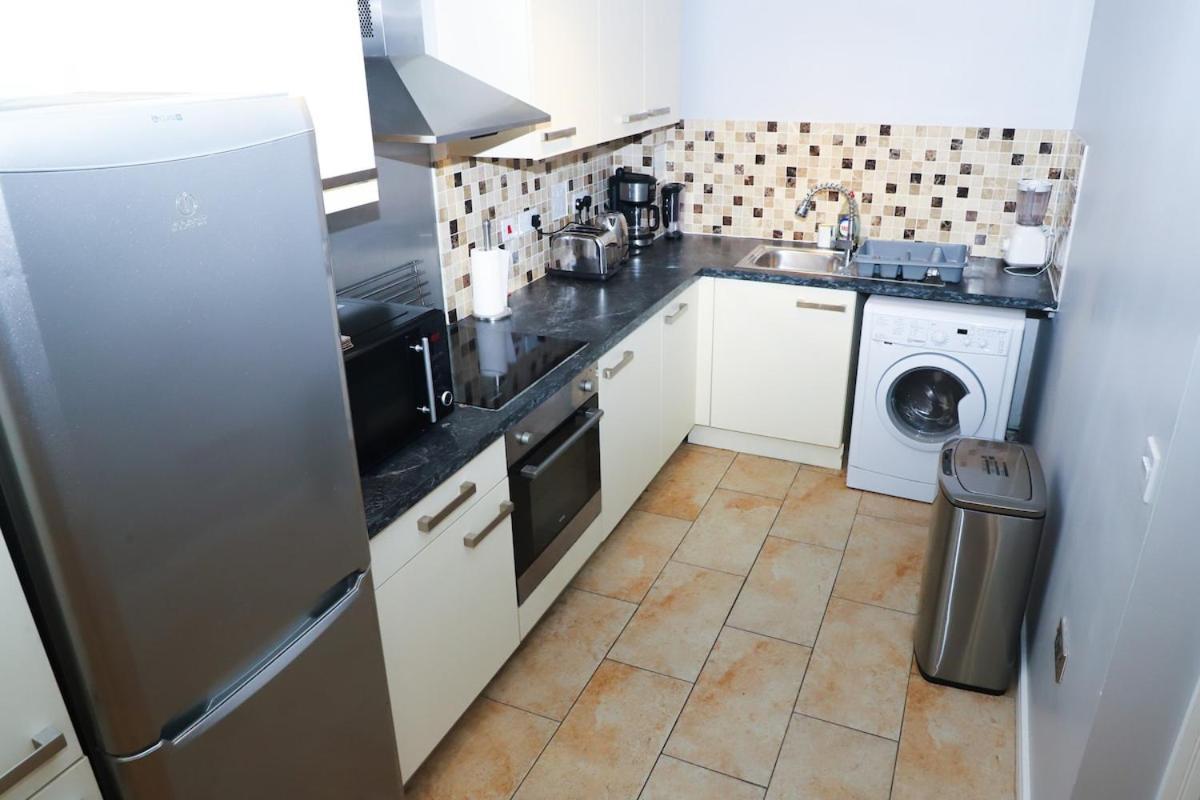 Apartment Great Location, Direct Links To Bridge! *