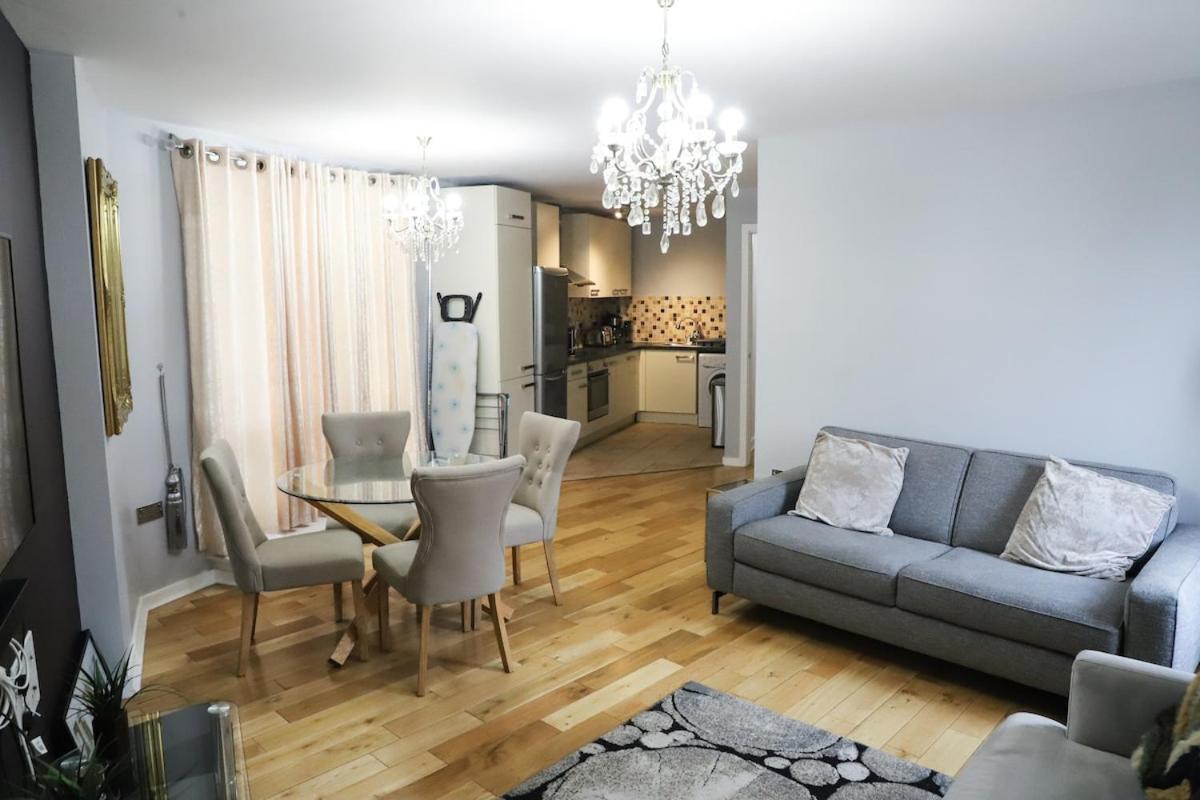 Apartment Great Location, Direct Links To Bridge! *