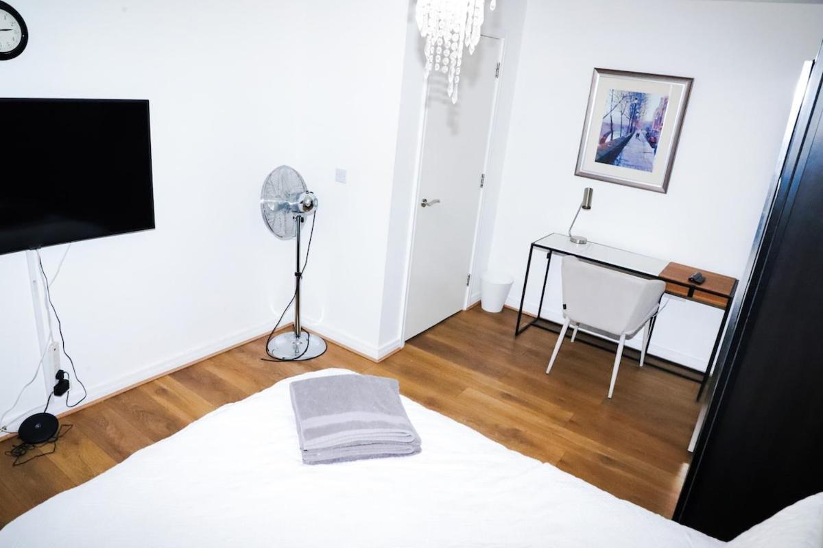 Great Location, Direct Links To Bridge! Apartment London