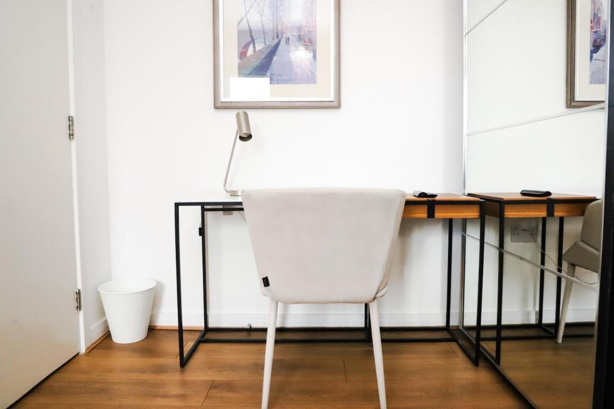 Great Location, Direct Links To Bridge! Apartment London