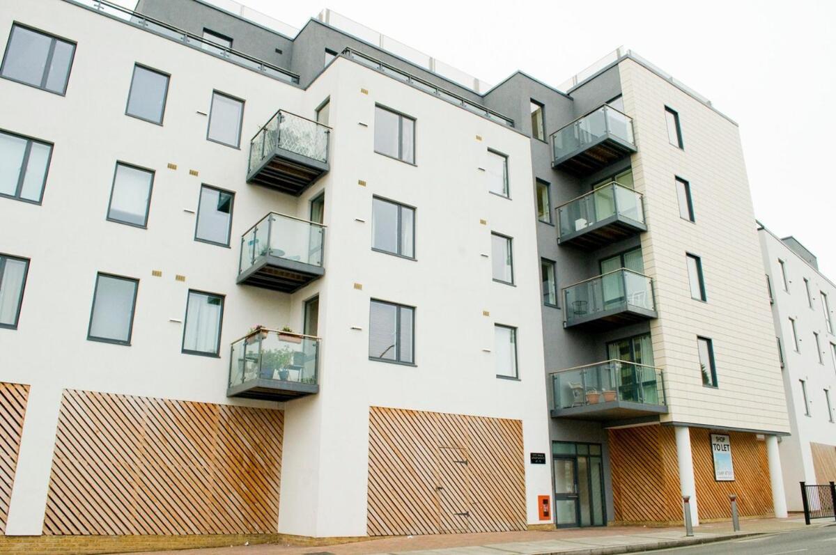 Great Location, Direct Links To Bridge! * London