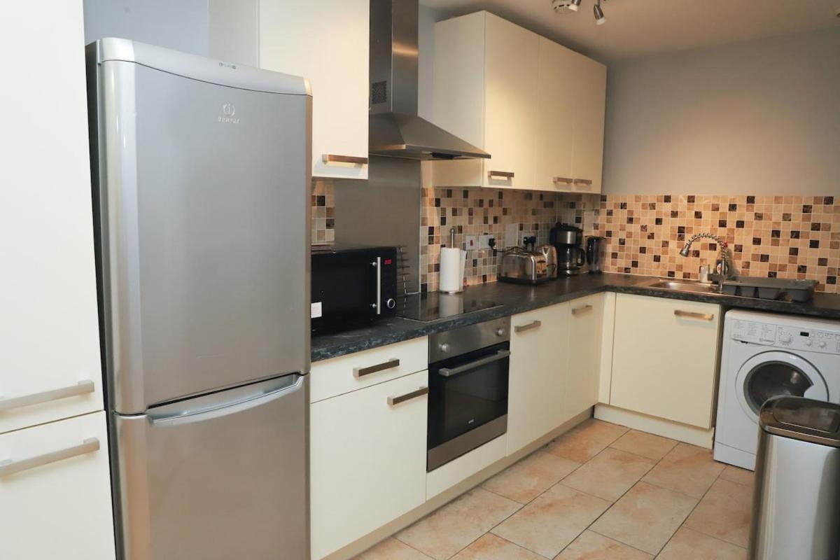 Apartment Great Location, Direct Links To Bridge! *