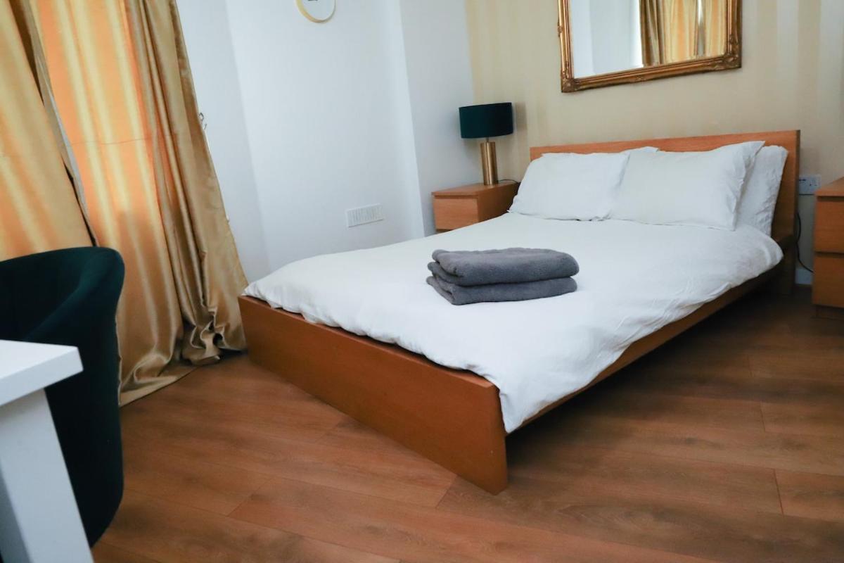 Great Location, Direct Links To Bridge! Apartment London
