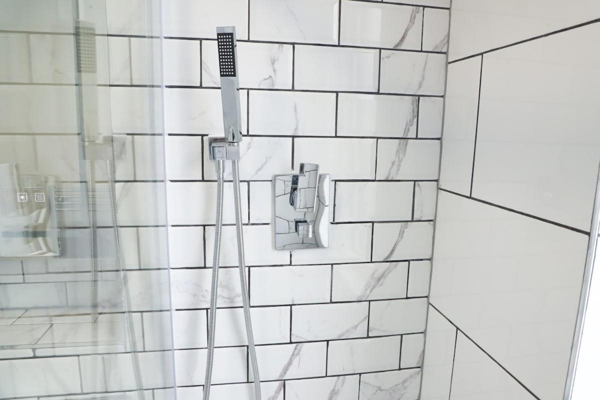 Great Location, Direct Links To Bridge! * London
