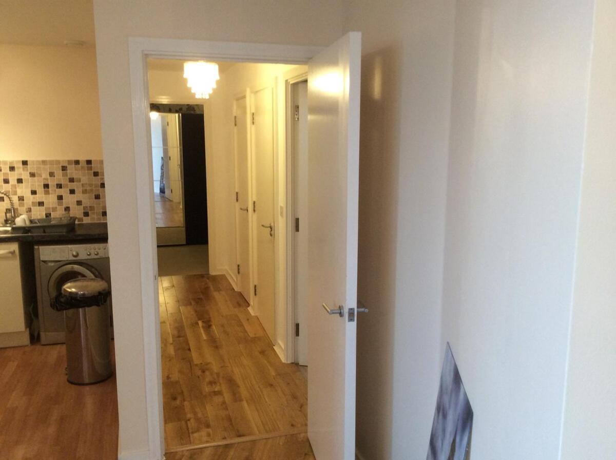 Great Location, Direct Links To Bridge! London