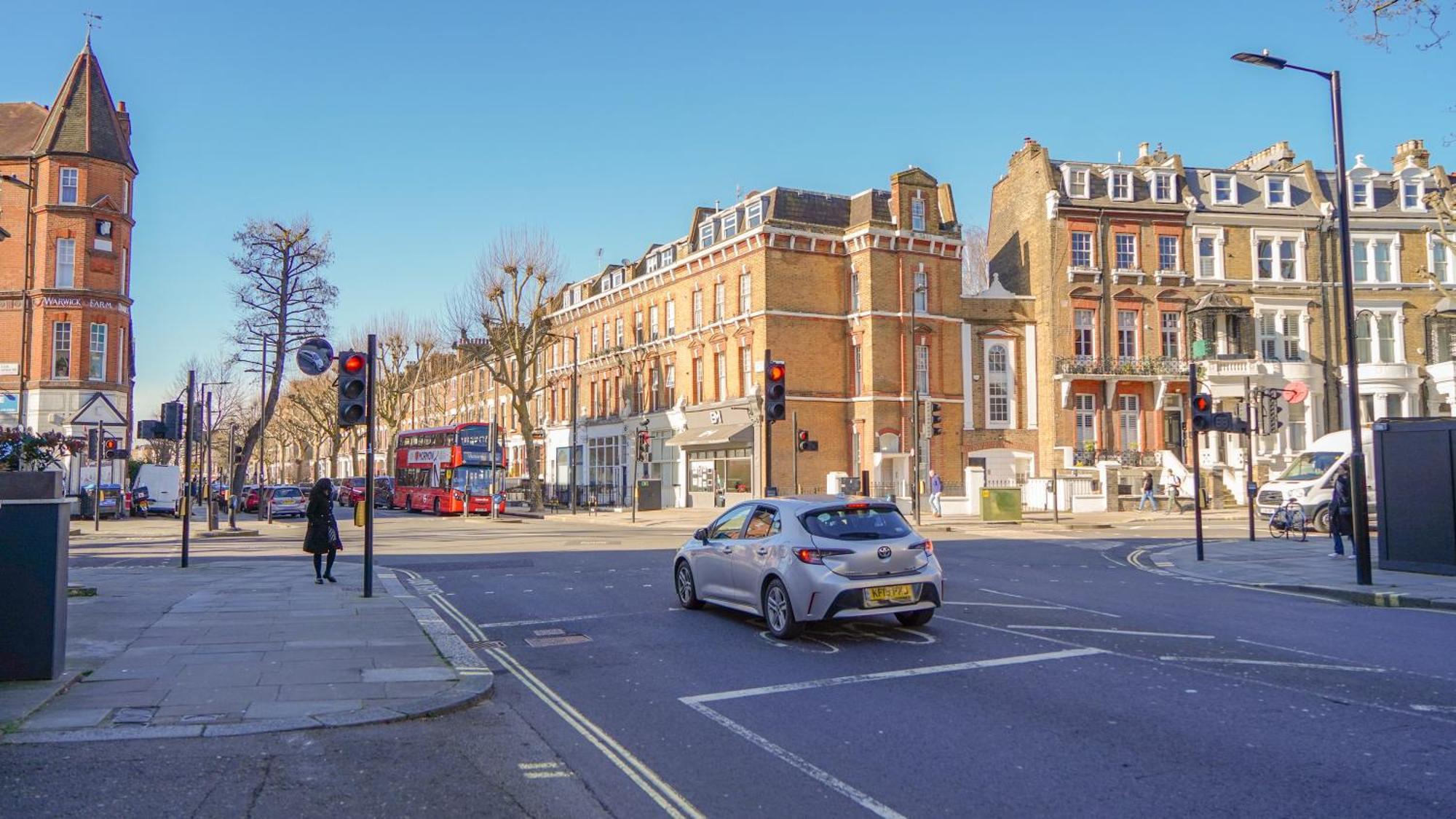 Prime 7 Mins Tube Apartment London