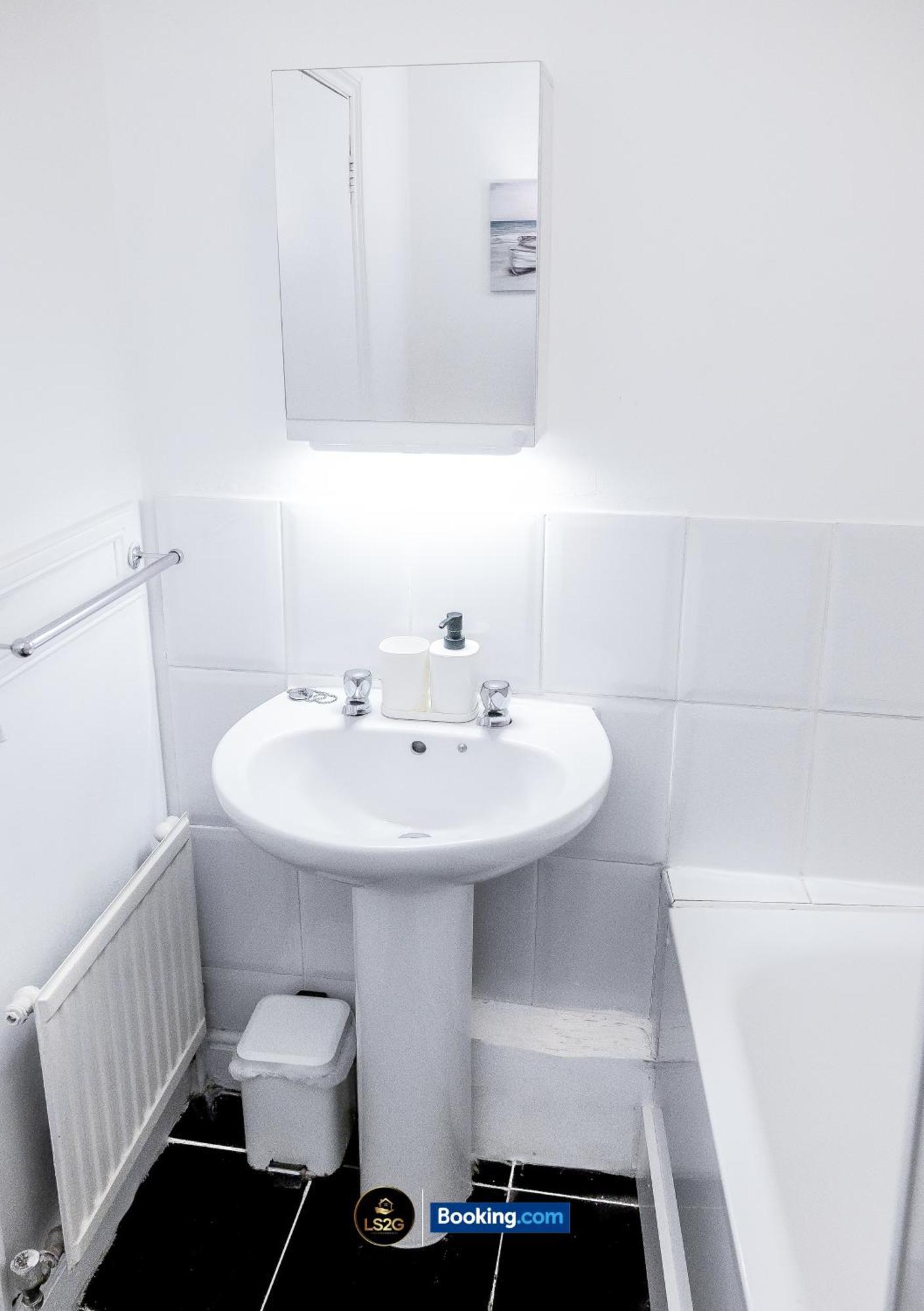 And Cozy 2br By Ls2g Short Lets & Serviced Greater With Free Wifi Apartment *